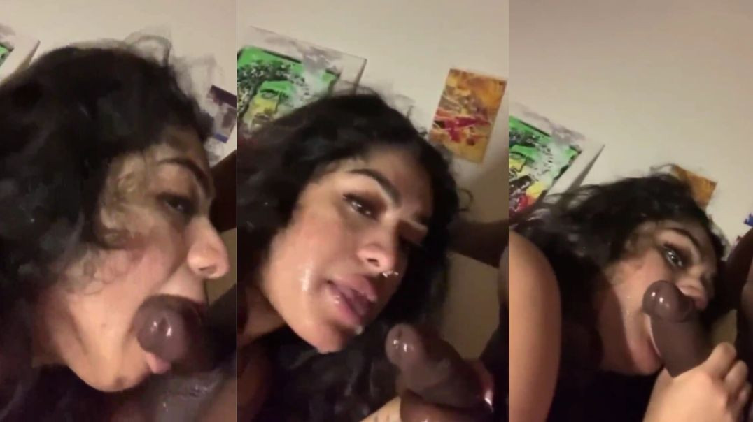 Cute Girlfriend Giving Blowjob Before Sex