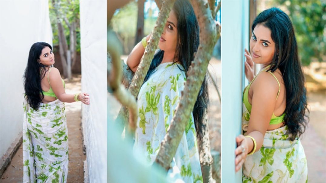 Tamil Instagram Fame Thamizhvani Shows Boobs in Live Chat